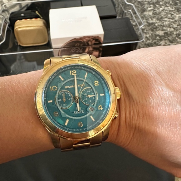 Michael Kors Runway Hunger Stop100 Series Turquoise Blue Dial Gold - Picture 6 of 10